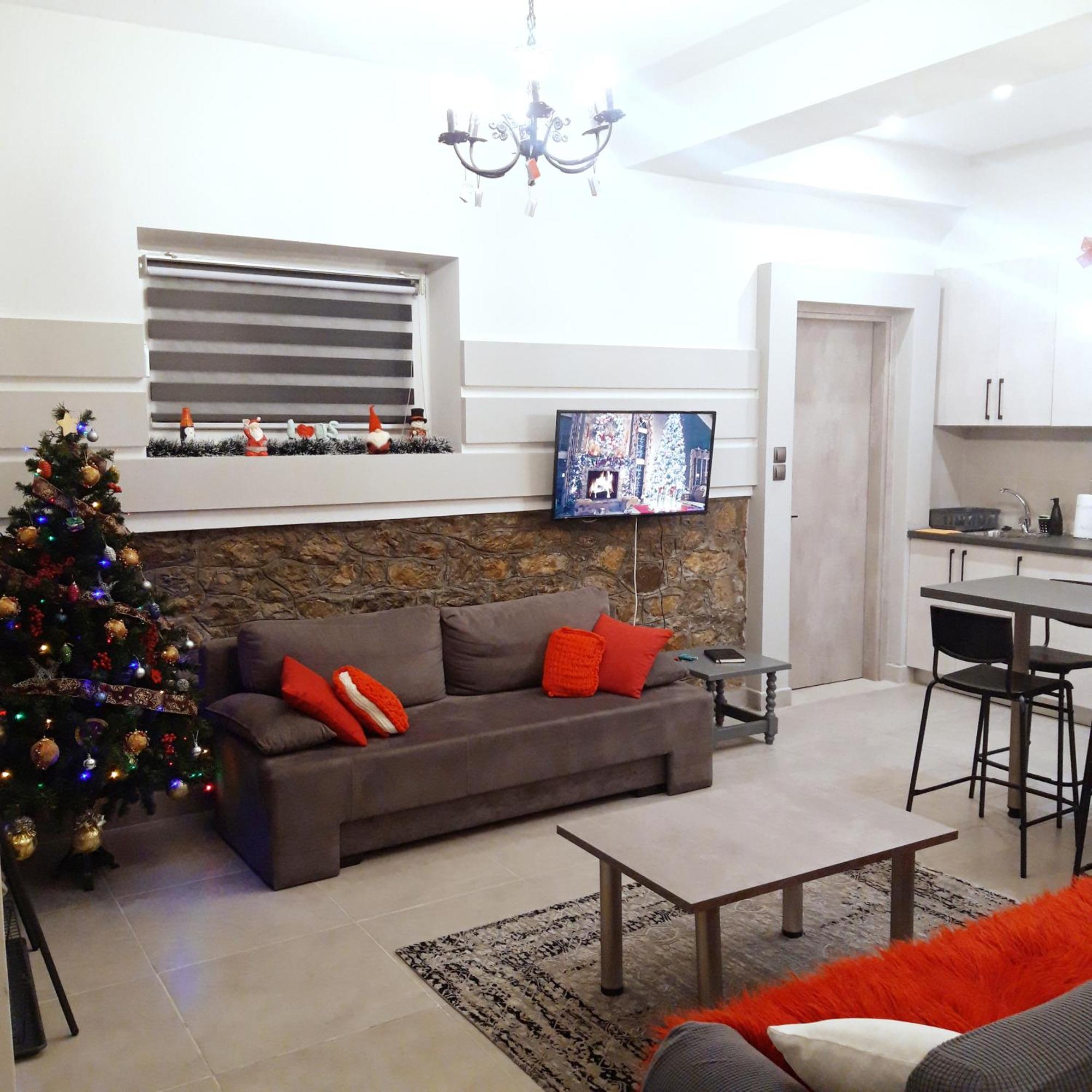 Book House With Yard Apartment *